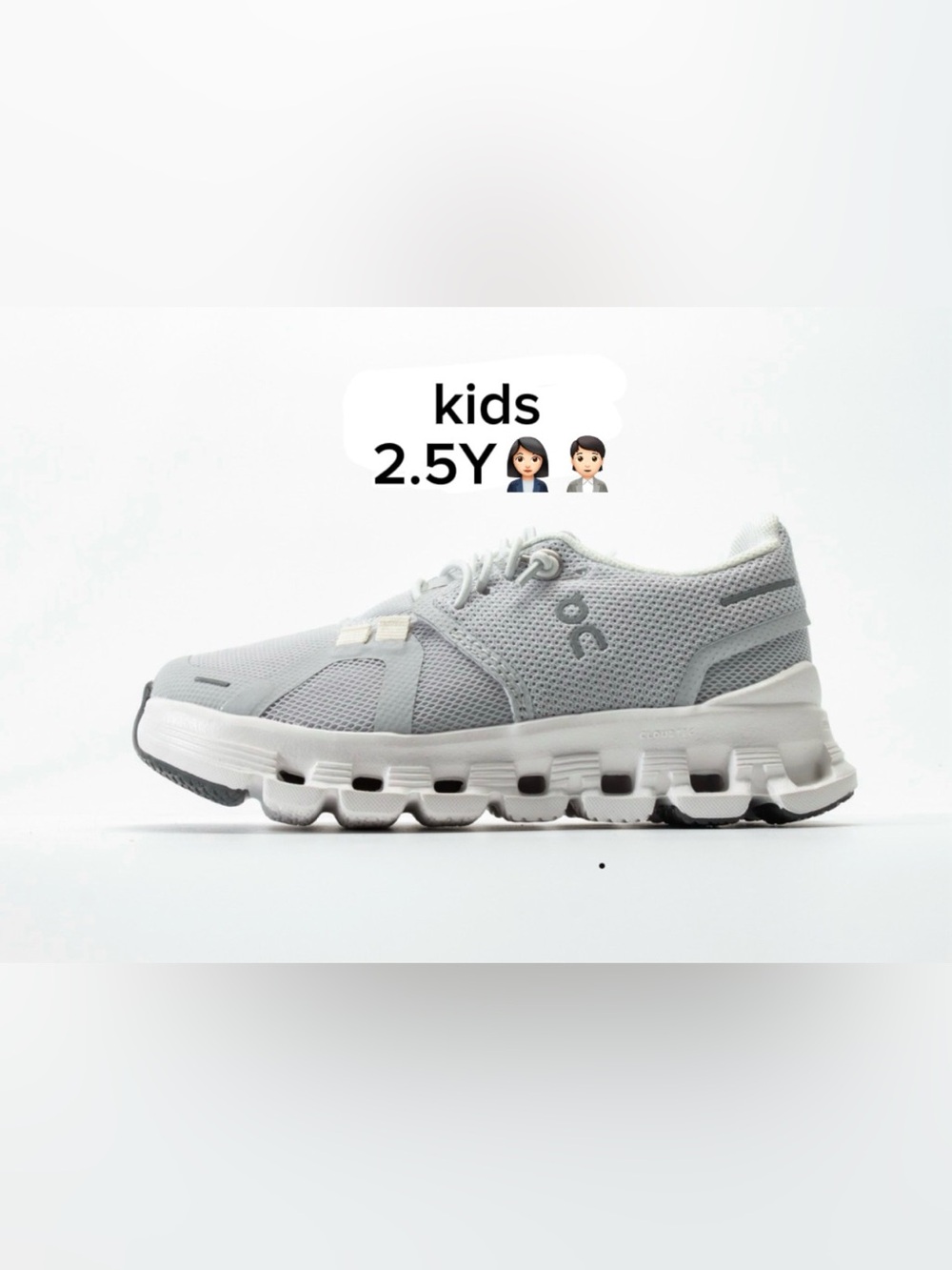 On Running Cloud 6 Kids Lightweight
Mesh Sneaker - Light Gray & White (SIZE 2.5Y